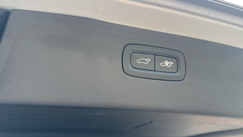 Volvo XC90 2.0 B5P Ultra Dark 5dr AWD Geartronic Petrol Estate